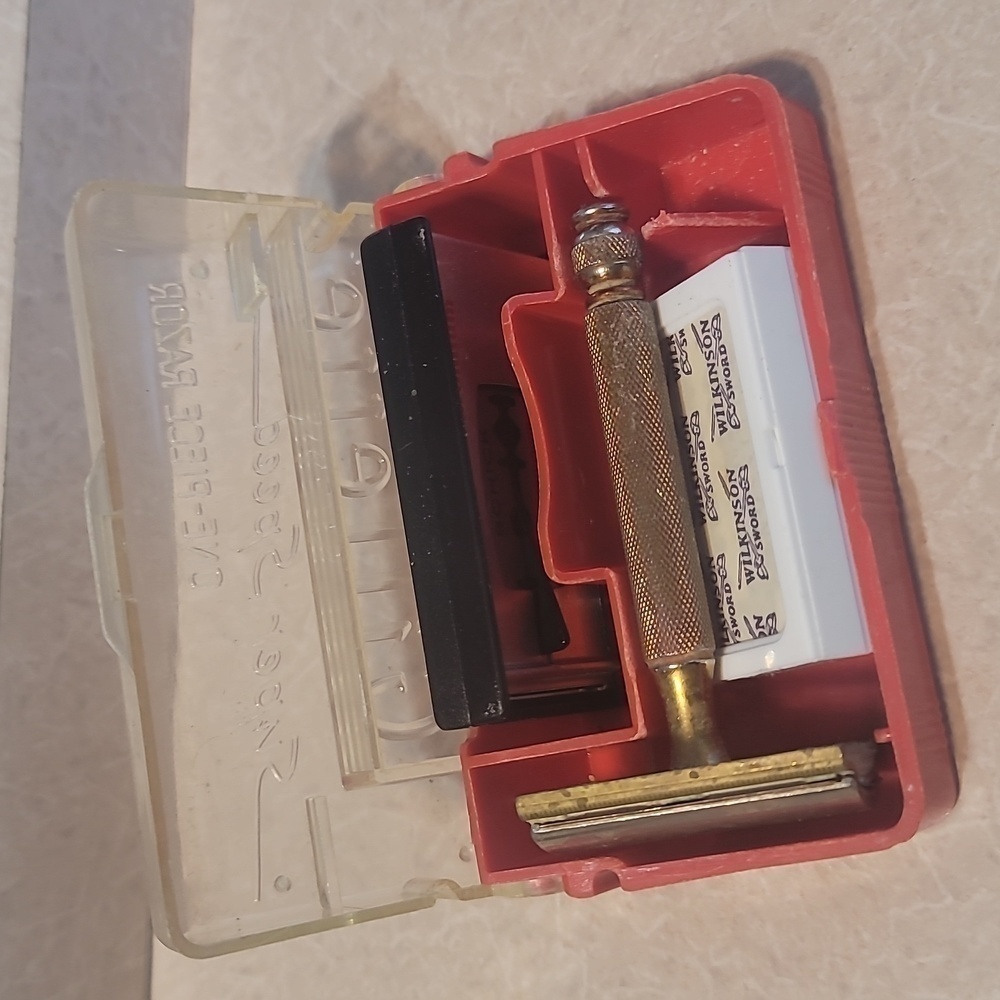 Gillette Vintage Gold Super Speed One Piece Razor With Original Case And Blades